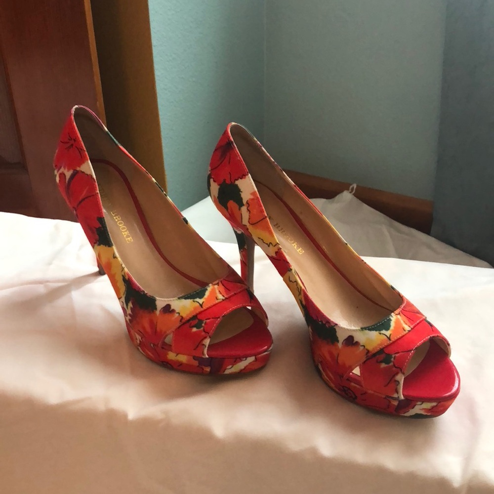 Audrey Brooke platform floral 3.5” heel. 🆕